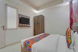 Egyptian cotton sheets, premium bedding, in-room safe, free WiFi - Fabhotel Dilnoor Stay (New Delhi)
