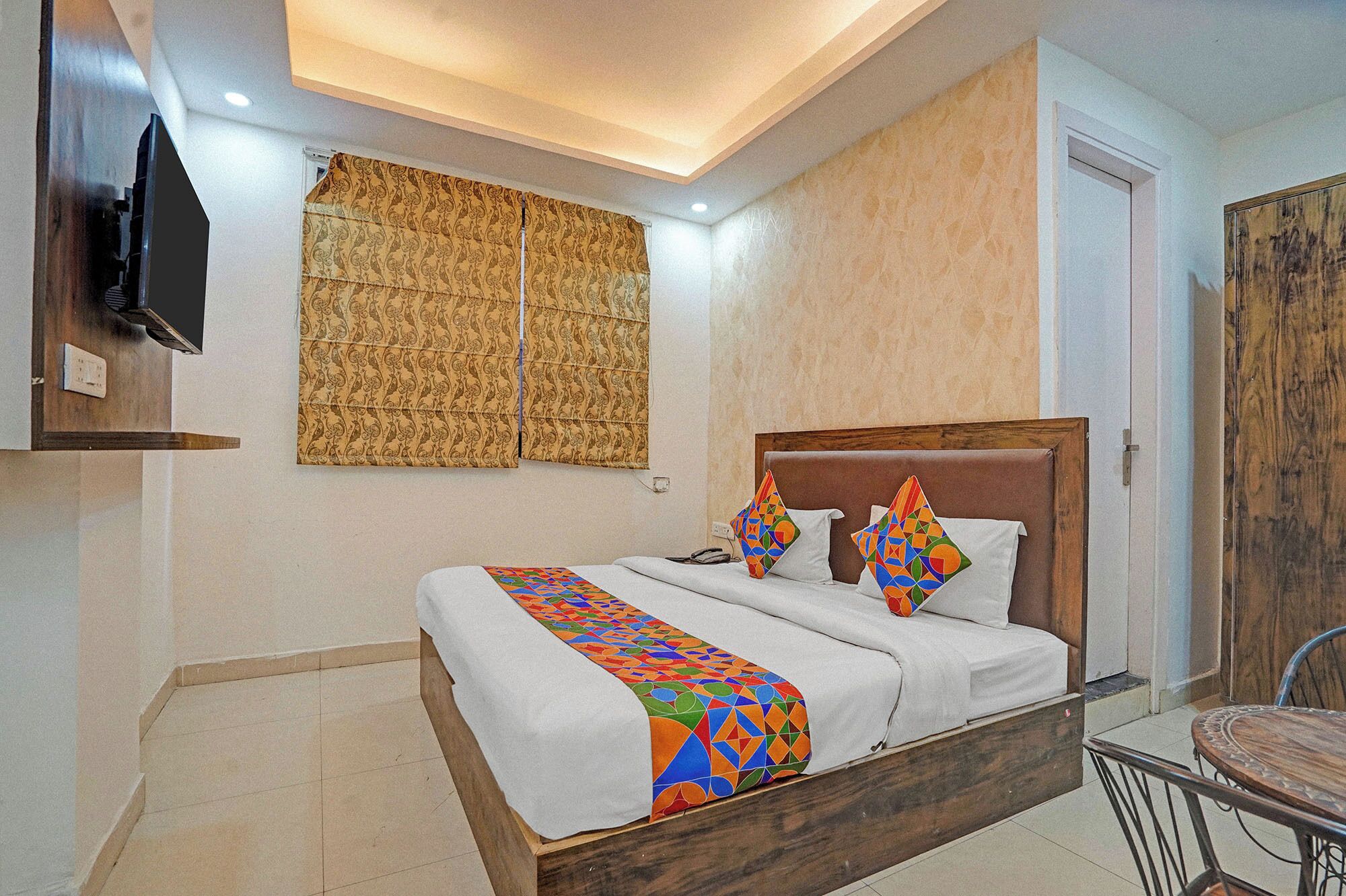 Egyptian cotton sheets, premium bedding, in-room safe, free WiFi