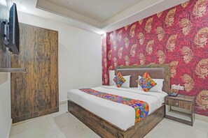 Egyptian cotton sheets, premium bedding, in-room safe, free WiFi