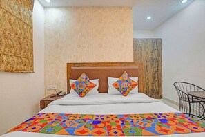 Egyptian cotton sheets, premium bedding, in-room safe, free WiFi - Fabhotel Dilnoor Stay (New Delhi)