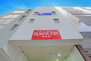 Exterior - Fabhotel Dilnoor Stay (New Delhi)