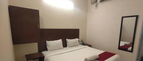 Rom – deluxe | Sengetøy i egyptisk bomull, sengetøy av topp kvalitet og safe på rommet