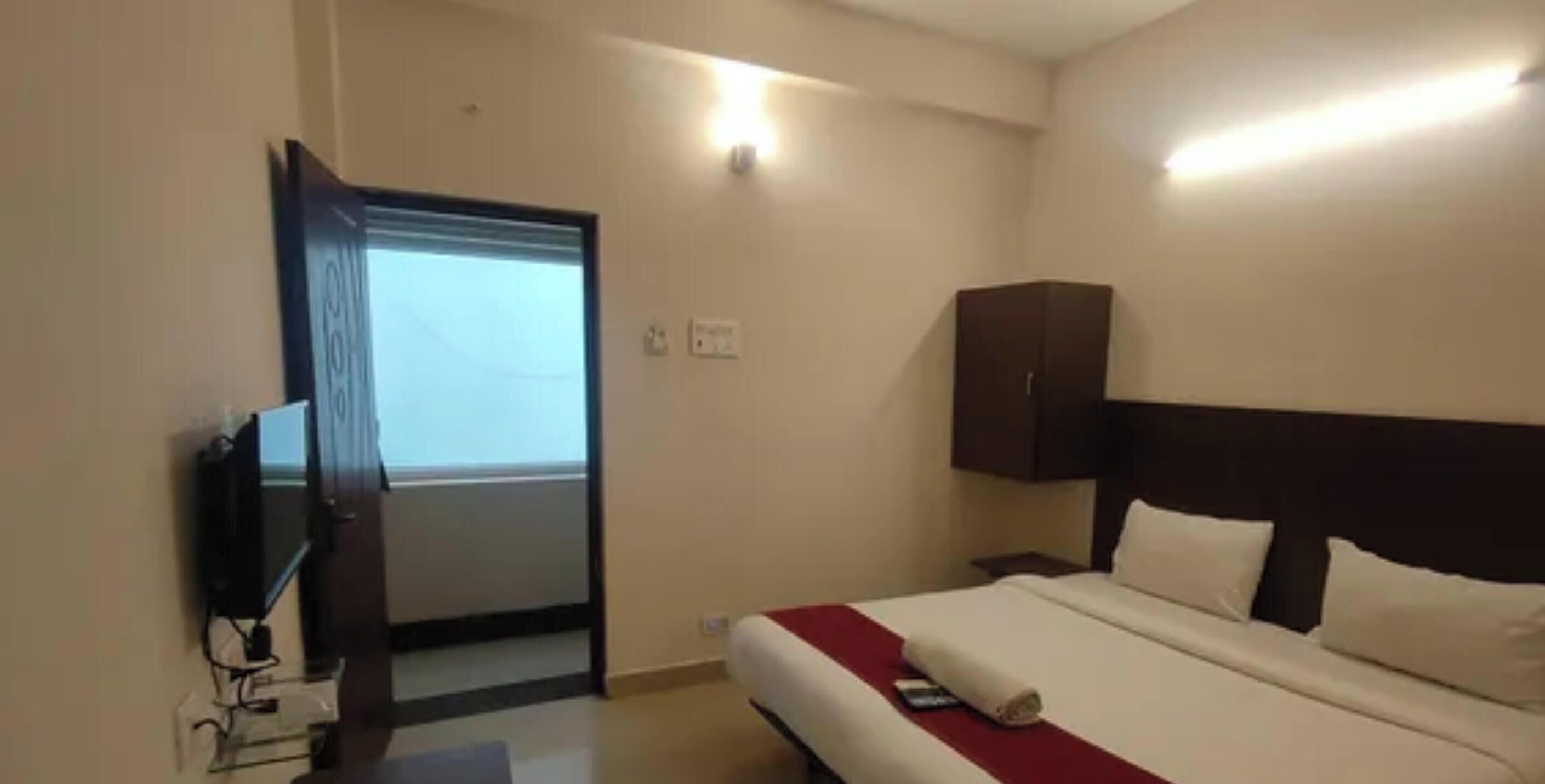 Egyptian cotton sheets, premium bedding, in-room safe, free WiFi