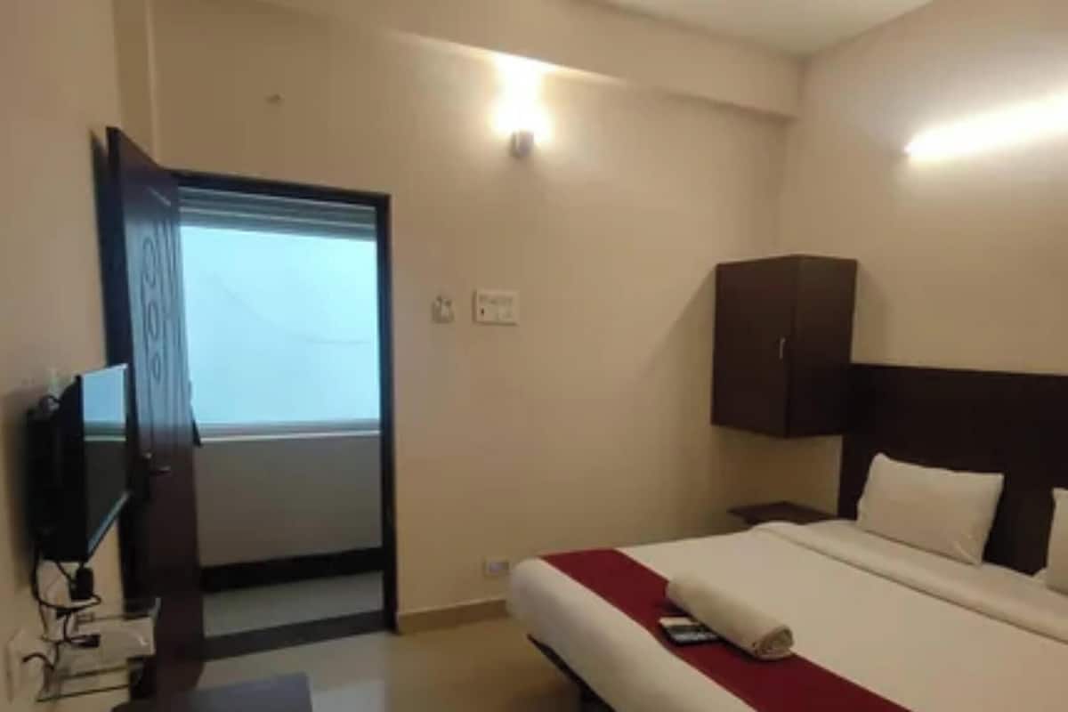 Egyptian cotton sheets, premium bedding, in-room safe, free WiFi