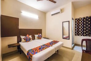 Egyptian cotton sheets, premium bedding, in-room safe, free WiFi - Fabhotel Kr (Chennai)
