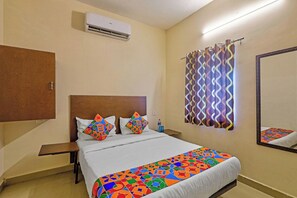 Egyptian cotton sheets, premium bedding, in-room safe, free WiFi - Via KR (Chennai)