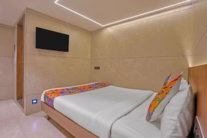 Egyptian cotton sheets, premium bedding, in-room safe, free WiFi - Via KR Chennai (Chennai)