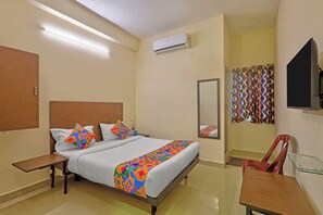 Egyptian cotton sheets, premium bedding, in-room safe, free WiFi - Via KR (Chennai)