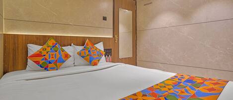 Deluxe Room | Egyptian cotton sheets, premium bedding, in-room safe, free WiFi
