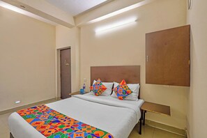 Egyptian cotton sheets, premium bedding, in-room safe, free WiFi - Via KR (Chennai)