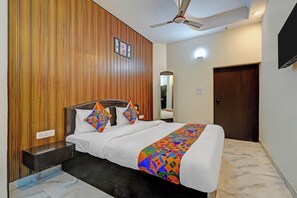 Egyptian cotton sheets, premium bedding, in-room safe, free WiFi