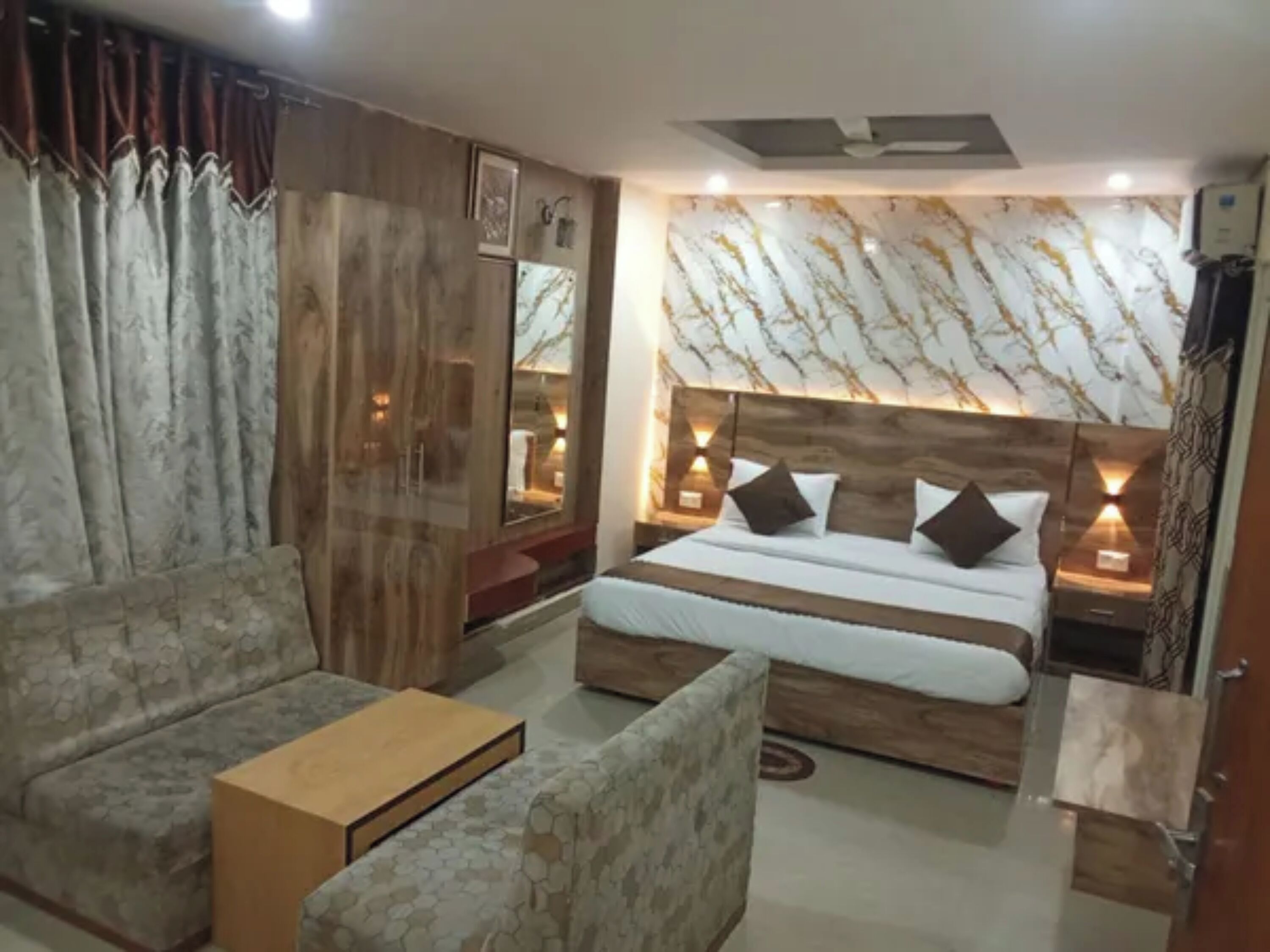 Deluxe Room | Egyptian cotton sheets, premium bedding, in-room safe, free WiFi