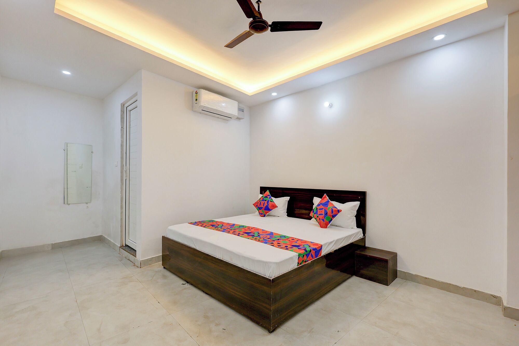 Egyptian cotton sheets, premium bedding, in-room safe, free WiFi