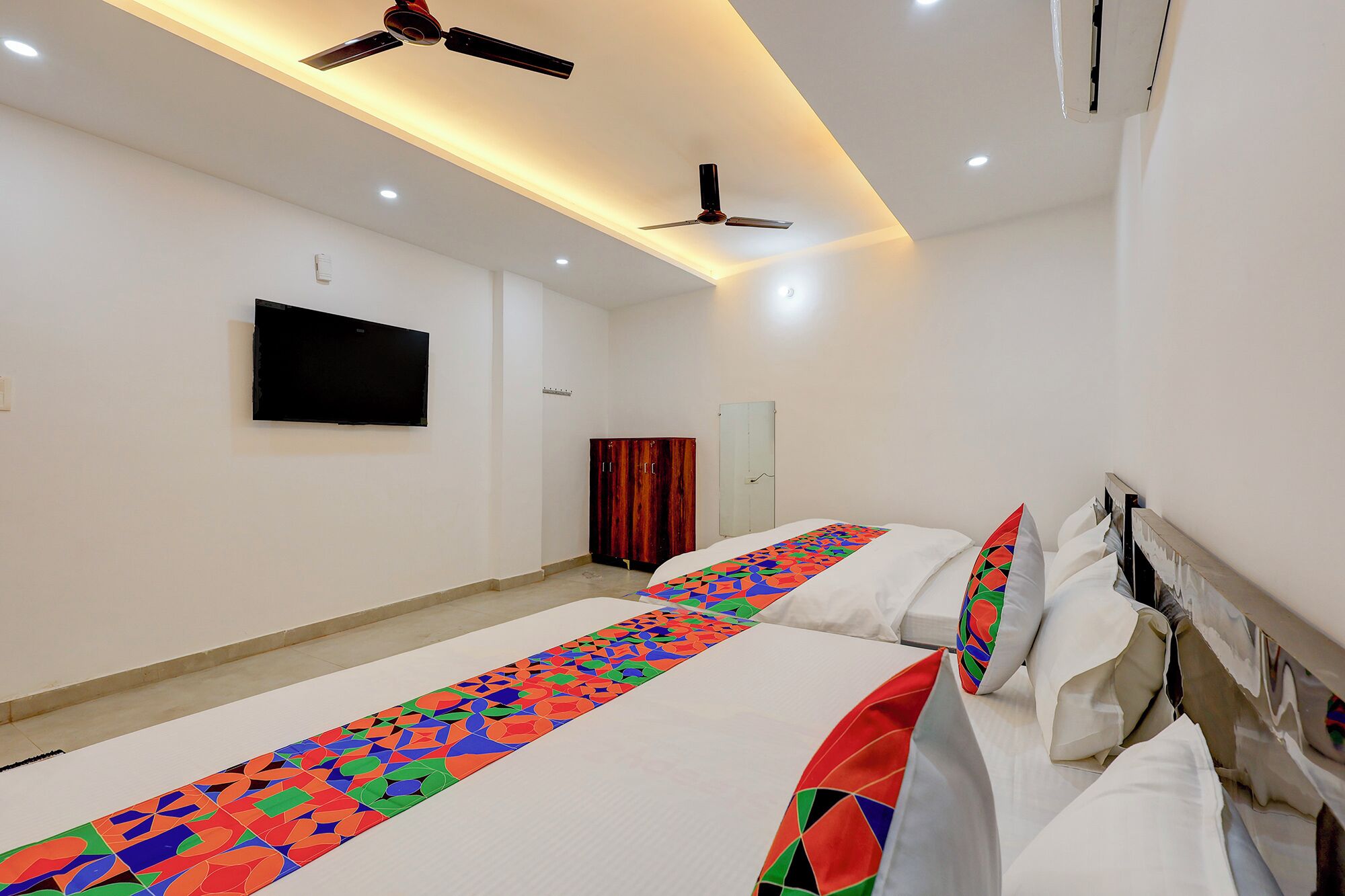 Egyptian cotton sheets, premium bedding, in-room safe, free WiFi