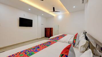 Egyptian cotton sheets, premium bedding, in-room safe, free WiFi