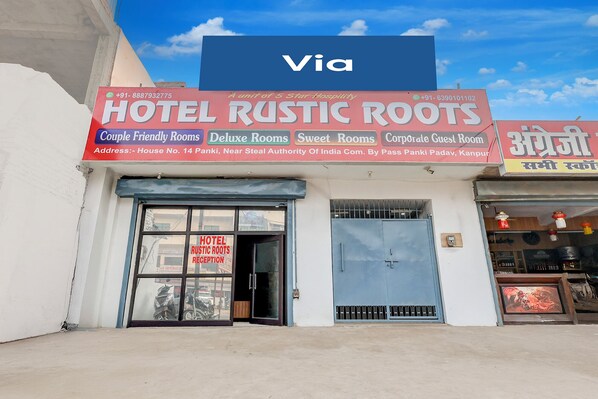 A hotel named 'Hotel Rustic Roots' with a reception area, multiple room types including couple friendly rooms, deluxe rooms, sweet rooms, and a corporate guest room.