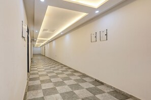 Lobby - Fabhotel Rustic Roots (Kanpur)