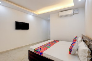 Egyptian cotton sheets, premium bedding, in-room safe, free WiFi