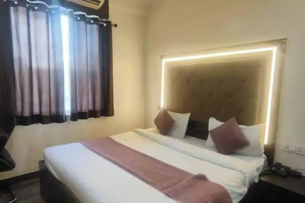 Deluxe Room | Egyptian cotton sheets, premium bedding, in-room safe, free WiFi