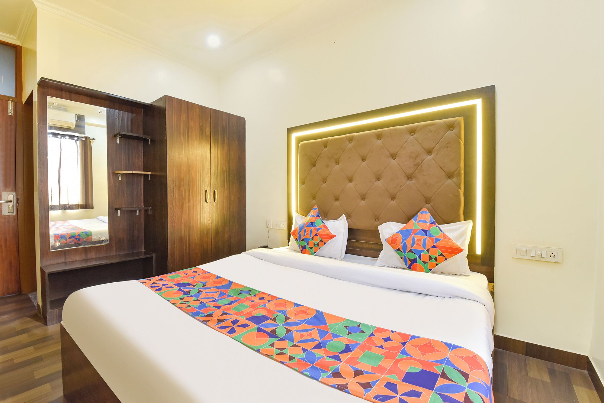 Egyptian cotton sheets, premium bedding, in-room safe, free WiFi