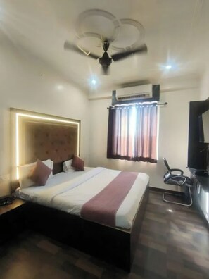 Deluxe Room | Egyptian cotton sheets, premium bedding, in-room safe, free WiFi - Fabhotel Jaya Palace (Jaipur)