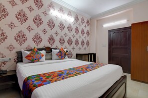 Egyptian cotton sheets, premium bedding, in-room safe, free WiFi