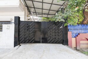Property entrance - Fabhotel Springwood (Barasat)