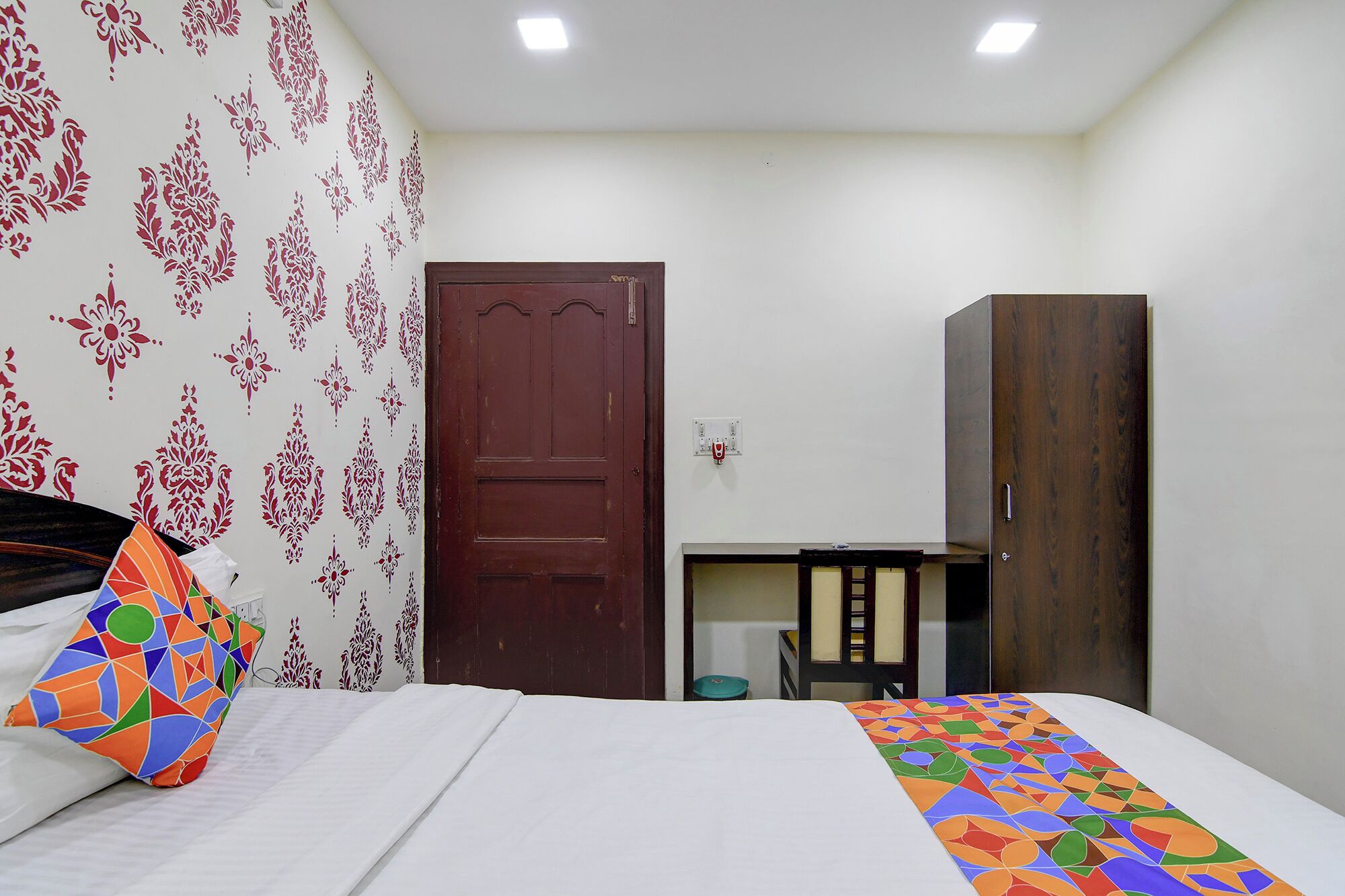 Egyptian cotton sheets, premium bedding, in-room safe, free WiFi