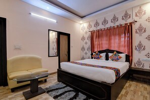 Egyptian cotton sheets, premium bedding, in-room safe, free WiFi - Fabhotel Springwood (Barasat)