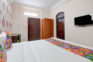 Egyptian cotton sheets, premium bedding, in-room safe, free WiFi - Fabhotel Springwood (Barasat)