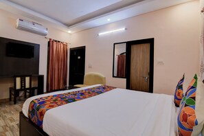 Egyptian cotton sheets, premium bedding, in-room safe, free WiFi