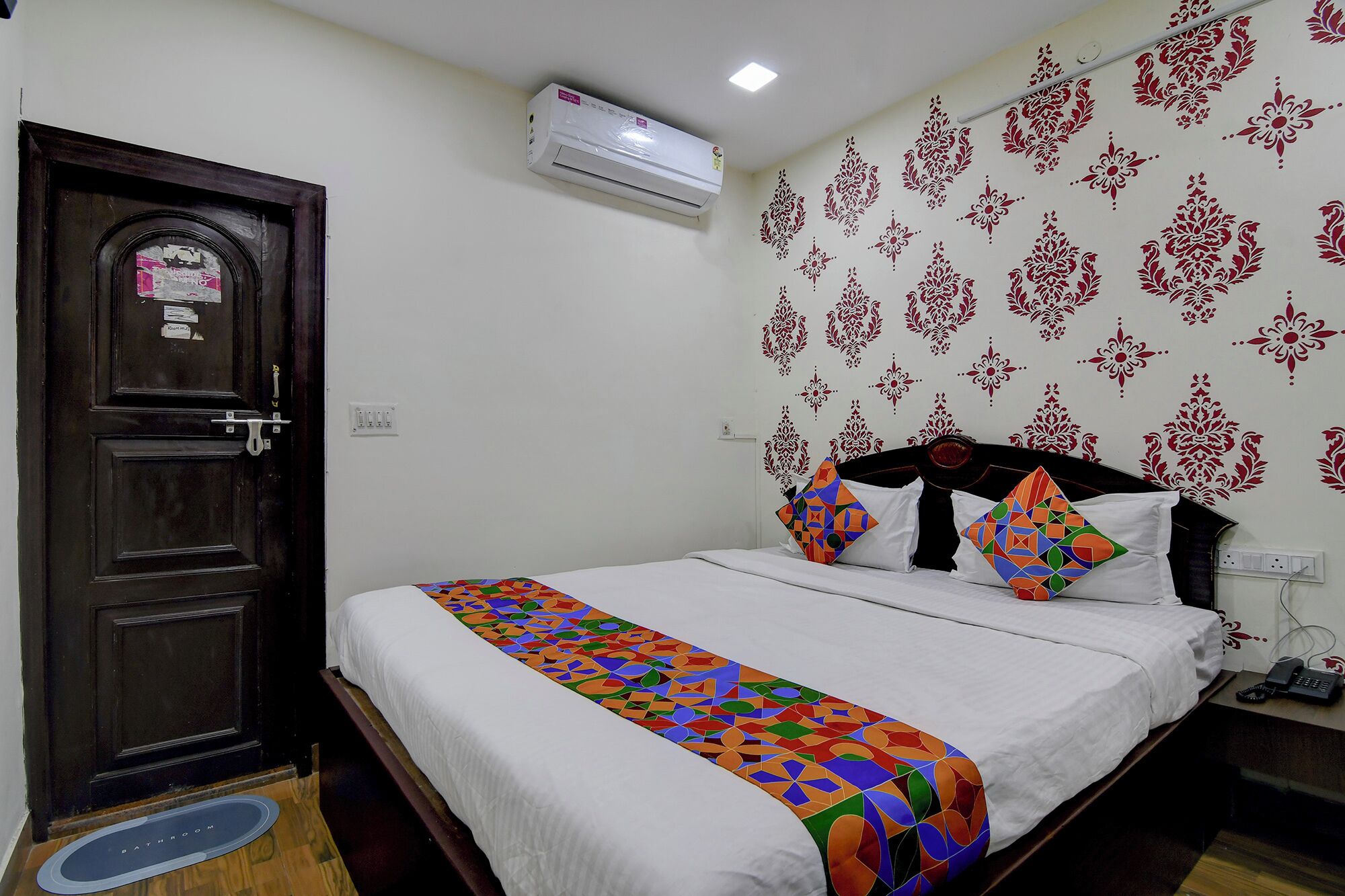 Egyptian cotton sheets, premium bedding, in-room safe, free WiFi