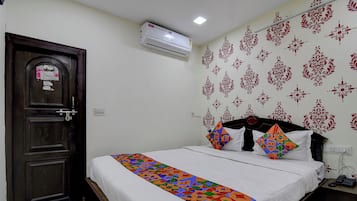 Egyptian cotton sheets, premium bedding, in-room safe, free WiFi