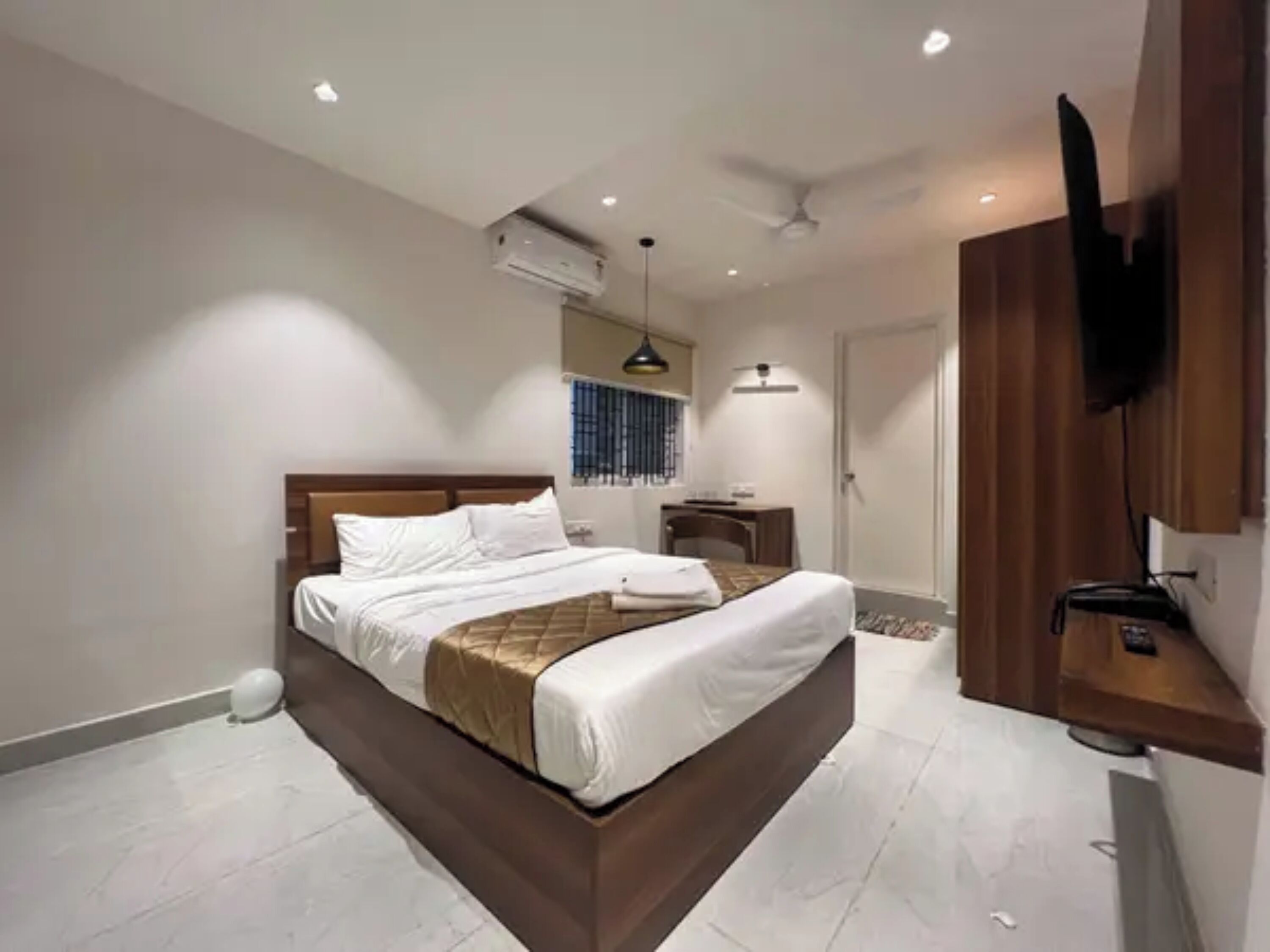 Deluxe Room | Egyptian cotton sheets, premium bedding, in-room safe, free WiFi