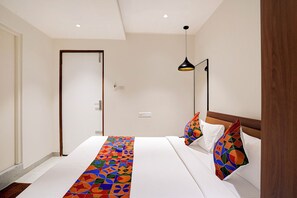 Lakens van Egyptisch katoen, luxe beddengoed, een kluis op de kamer