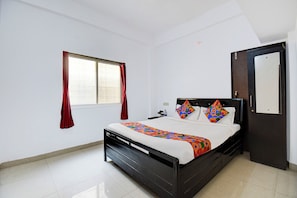 Deluxe Room | Egyptian cotton sheets, premium bedding, in-room safe, free WiFi - Via Royal Stay I (Pune)