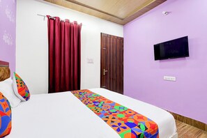 Egyptian cotton sheets, premium bedding, in-room safe, free WiFi - Fabhotel Neelkanth (Kanpur)