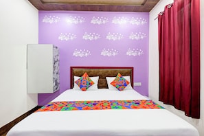 Egyptian cotton sheets, premium bedding, in-room safe, free WiFi - Fabhotel Neelkanth (Kanpur)