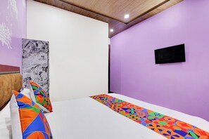 Egyptian cotton sheets, premium bedding, in-room safe, free WiFi - Fabhotel Neelkanth (Kanpur)