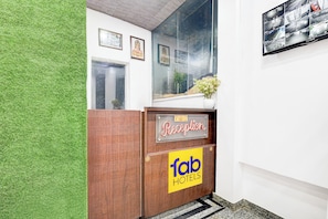 Reception - Fabhotel Neelkanth (Kanpur)