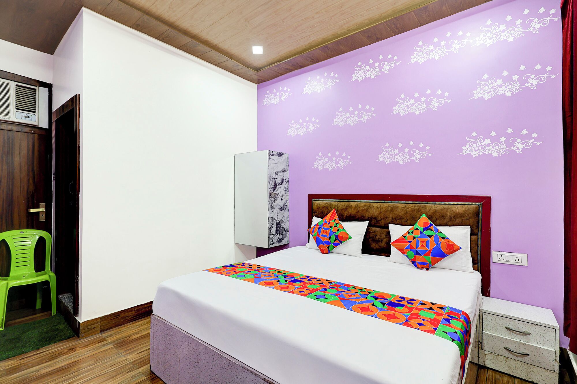 Egyptian cotton sheets, premium bedding, in-room safe, free WiFi