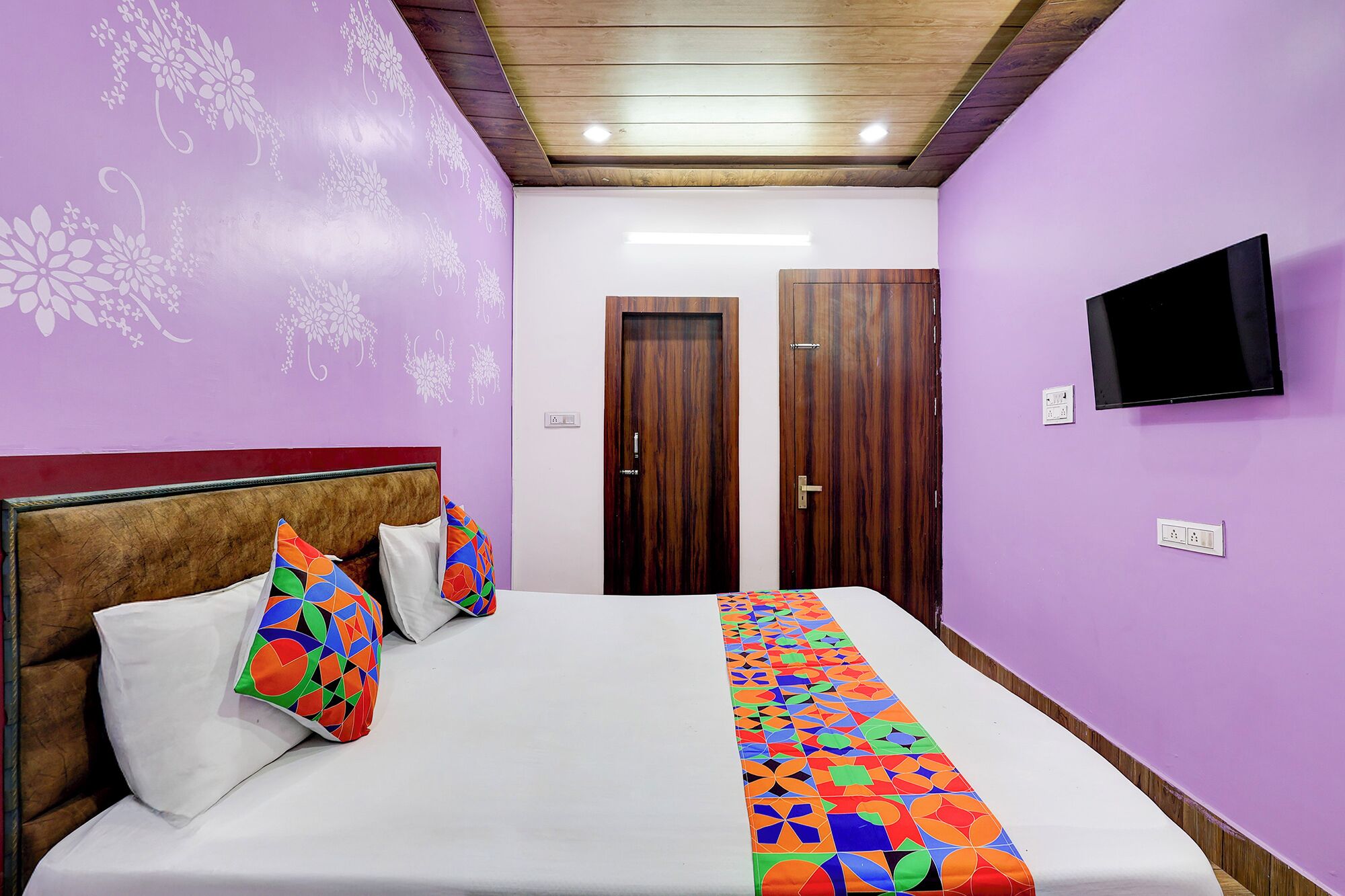 Egyptian cotton sheets, premium bedding, in-room safe, free WiFi