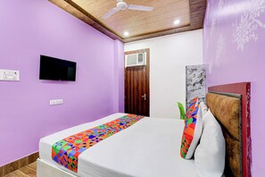 Egyptian cotton sheets, premium bedding, in-room safe, free WiFi - Fabhotel Neelkanth (Kanpur)