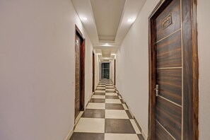 Lobby - Fabhotel Satya (Noida)