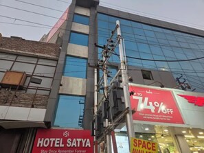 Exterior - Fabhotel Satya (Noida)