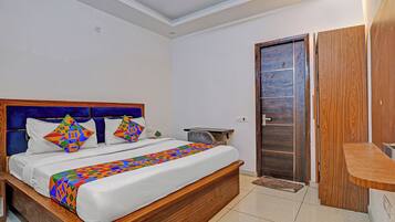 Egyptian cotton sheets, premium bedding, in-room safe, free WiFi