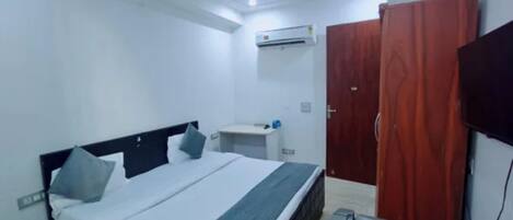 Deluxe Room | Egyptian cotton sheets, premium bedding, in-room safe, free WiFi