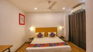 Egyptian cotton sheets, premium bedding, in-room safe, free WiFi