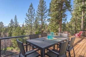Outdoor dining - Relax in Kings Beach Canterbury Pines- 3BR with Hot tub! (Kings Beach)