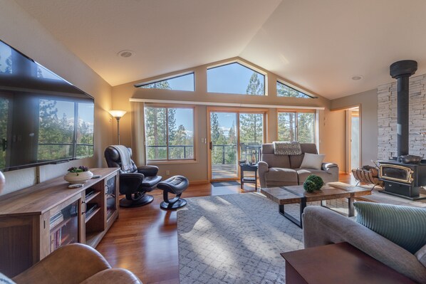 TV, stereo - Relax in Kings Beach Canterbury Pines- 3BR with Hot tub! (Kings Beach)